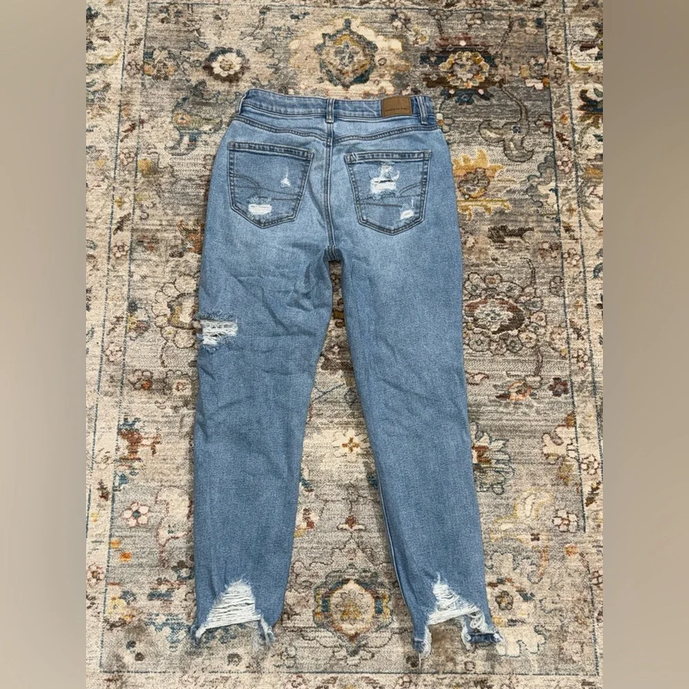 American Eagle Outfitters Blue Mom Jeans Distressed Size 4 Short - Picture 2 of 8